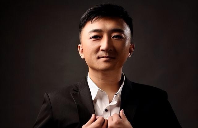 原来他早已离世！发病当天就离开人世，只留下娇妻和7个月大女儿