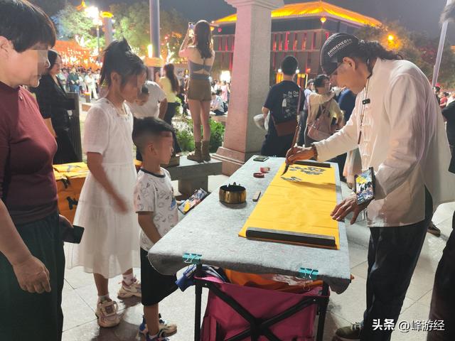 大唐不夜城，地摊文化天花板，估计大唐也没这么热闹