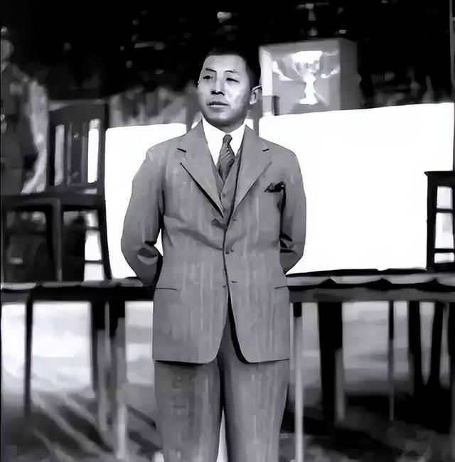 1965年，毛主席宴请刚回国的李宗仁，问：你知道我靠什么吃饭吗？