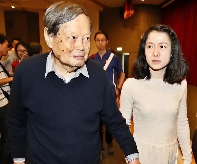 杨振宁走了，伴随在他身上的3个疑问，也该解开了