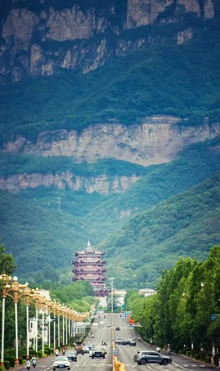推窗见青山,河南有自己的山城!