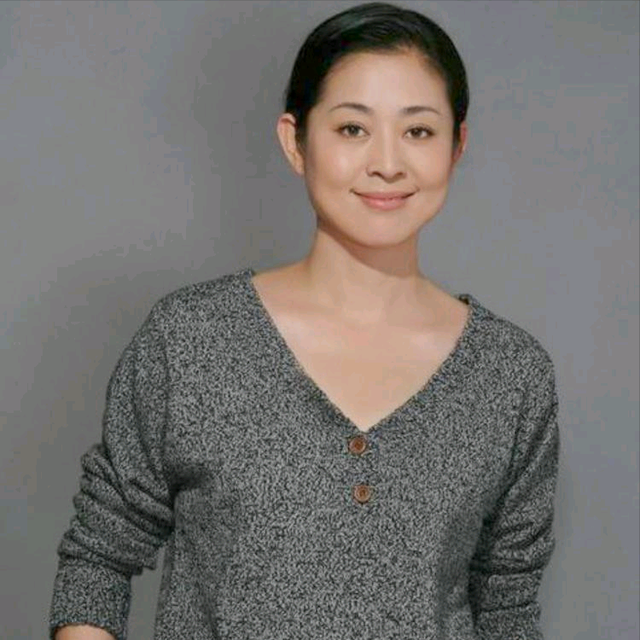 长得太美被导演占为己有，4年后生下大明星儿子，16就开始争光了