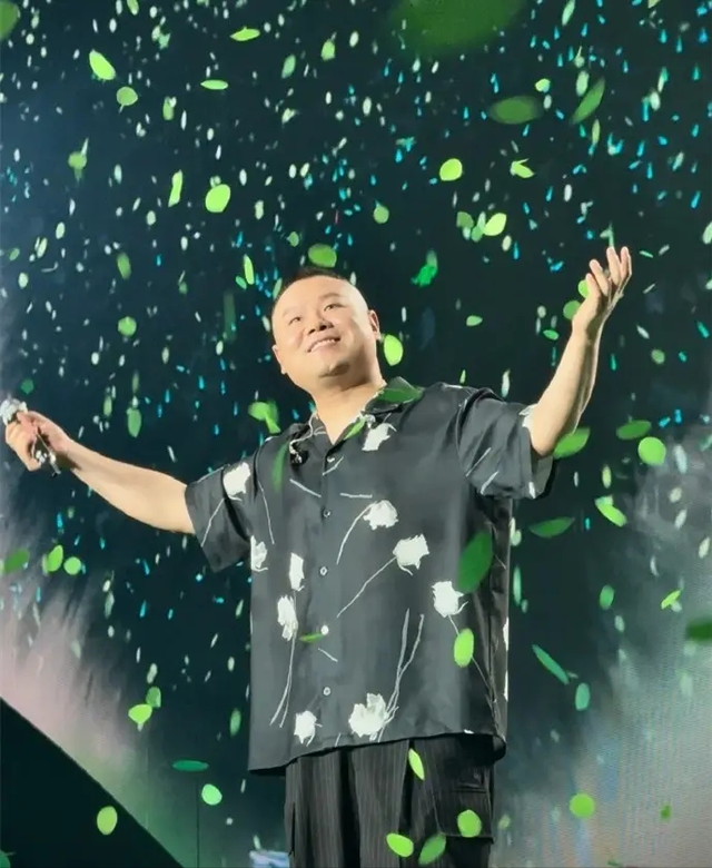 岳云鹏潘玮柏给组合取名“蓬勃”