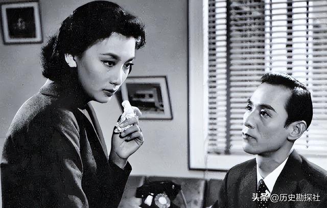 70年代，夏梦等人的罕见合影，她美得无可挑剔，堪称绝代佳人