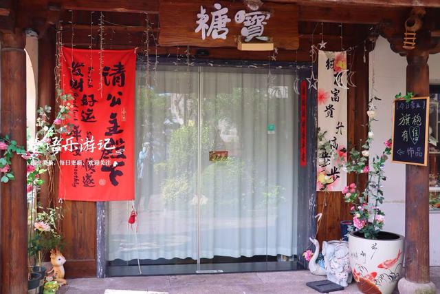 浙江宁波这里被誉为梵高画境，向日葵已谢但百日菊花开，老街更美