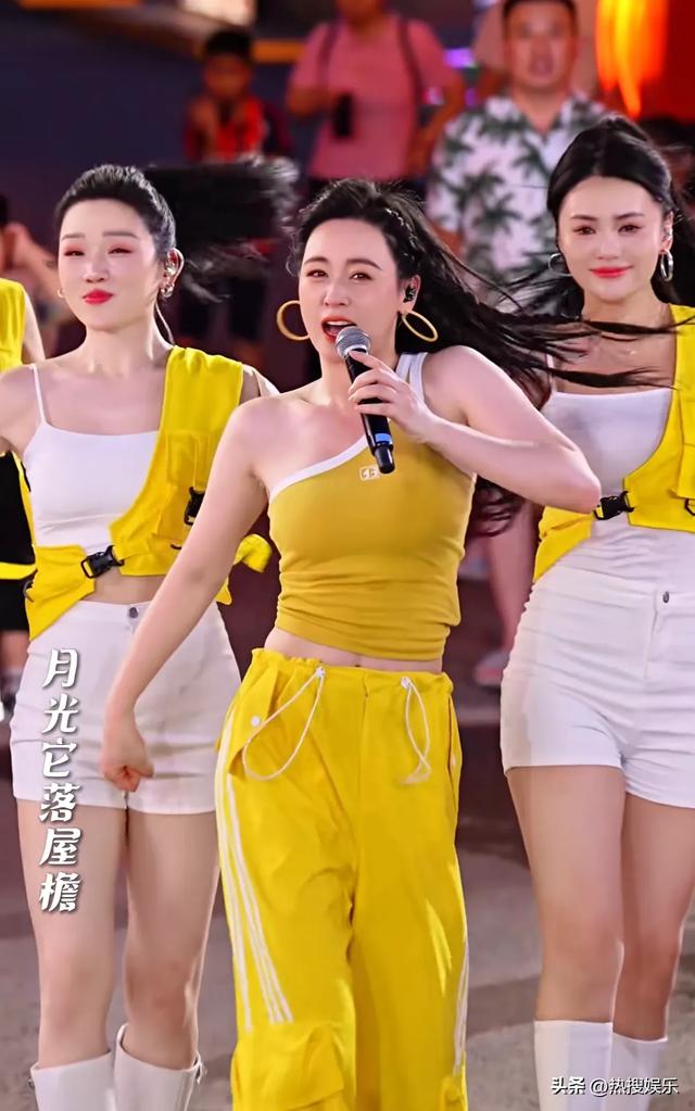 原相机下的唐艺，胖胖的有点老脸上有褶皱，可她的努力却值得赞扬