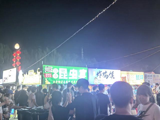 北京最大的夜市！逛三个小时完全没问题！停车场有十个！人山人海