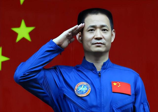 已经退休的“飞天将军”聂海胜，如今过着怎样的生活？