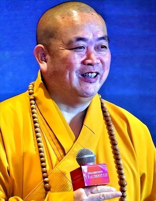 越扒越黑！释永信落网后，全家老底被扒，原来香火钱只是冰山一角