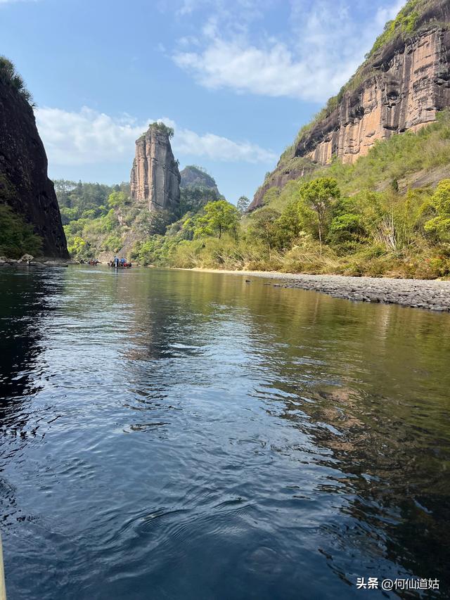 武夷山，其标志性的景点即玉女峰，也是福建省的地标