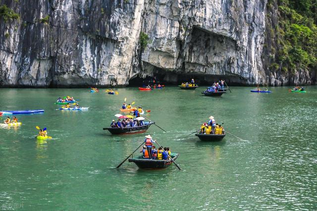 越南下龙湾，风景秀丽