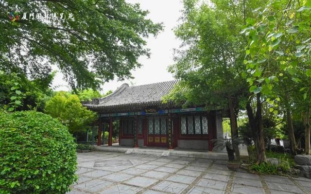 水帘飞泻、喷泉奏乐！厦门清凉“水上秘境”，周末走起→