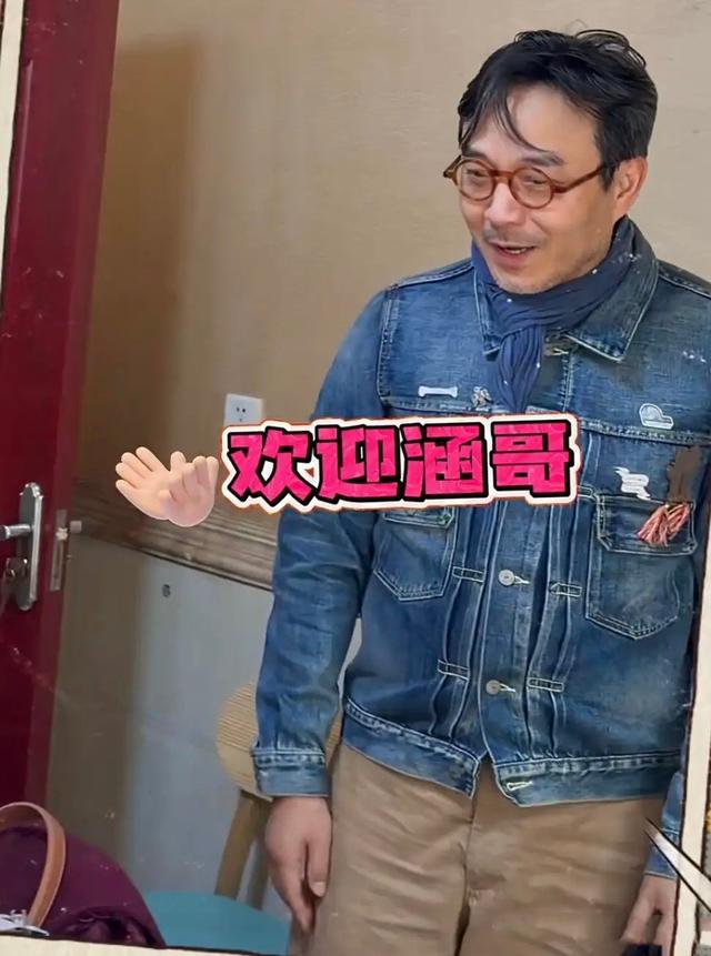 沈梦辰组局请吃饭，无牌饭馆一天只接两桌客，汪涵埋头干饭像老头