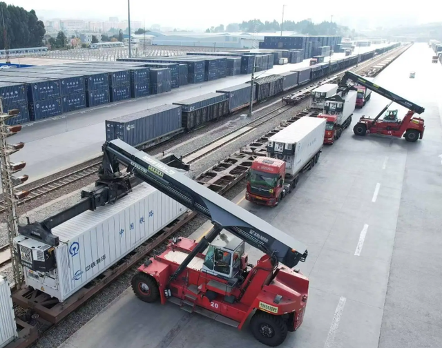 中国又创造一个世界第一！相当500辆坦克冲锋，打碎西方工业底牌