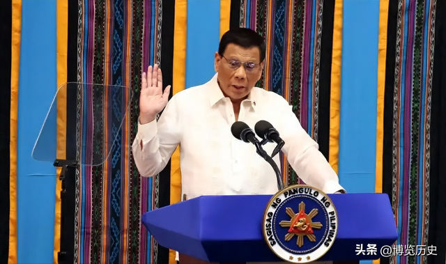 菲律宾向全球发红色通缉令，前总统发言人沦为逃犯，多国联合追捕