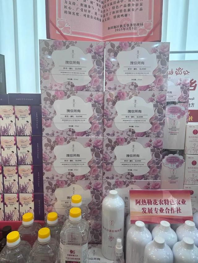 3046公里，她们用玫瑰锁住了塔克拉玛干