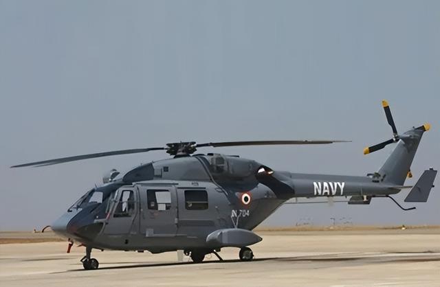 印度战机又“爆雷”，迪拜航展漏油，用手提袋救场，难掩军工隐患