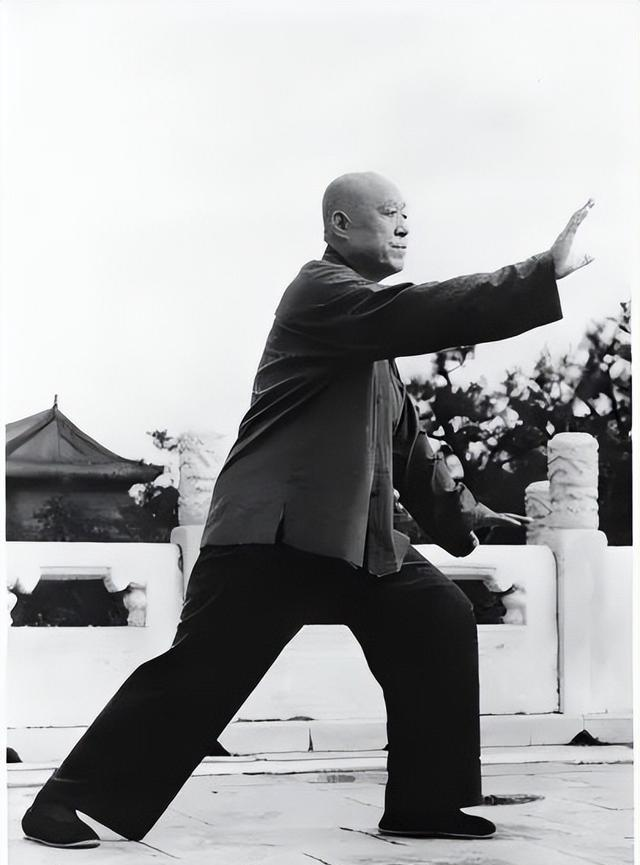 练太极总搞不懂 “命意源头在腰隙”？把腰胯裆说透，你也能找