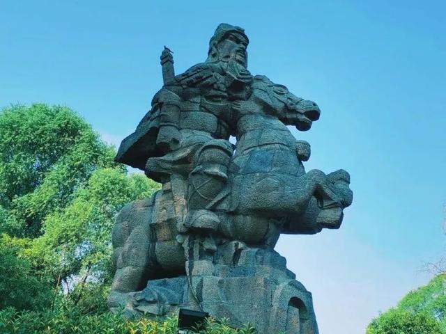爸妈送我上大学，我带爸妈游许昌