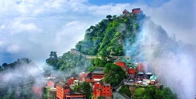 武当山机场国际航线10月临时开放“神武峡”IP驱动世界级文旅枢纽加速崛起