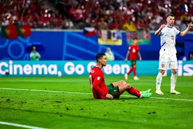 越位3次，浪射5脚，错失单刀！C罗表现证明，他不配在葡萄牙首发图片