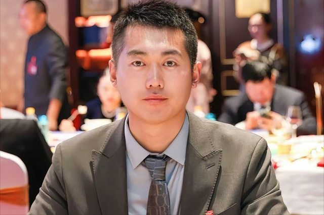 阅兵结束10天，“最帅升旗手”张自轩被骂10天！如今他后悔了吗?