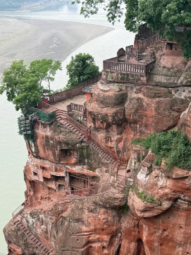 成都呆了，重庆愣了，乐山怎么就成了全民慢生活的代表？