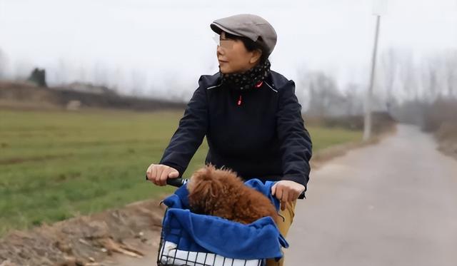 婚变、被下岗还得了抑郁症，67岁大妈再出发，骑自行车游欧洲12国