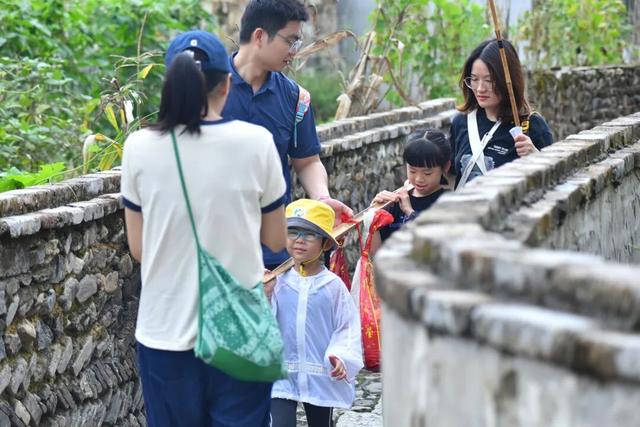 在黟县醉美的秋景里，开启一场非遗体验之旅