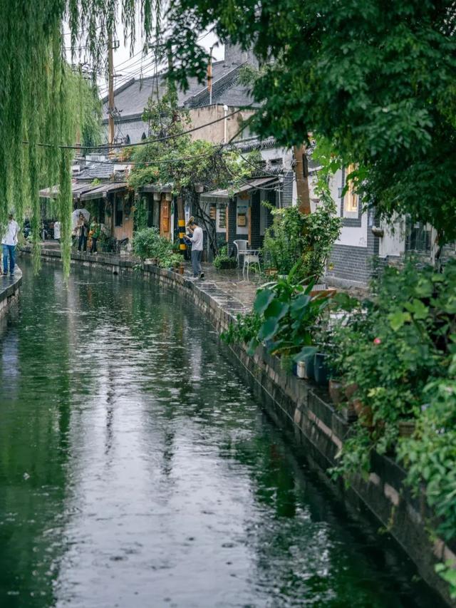 比苏州更江南，小吃堪称一绝，这座低调的北方水城，一到秋天就美翻了