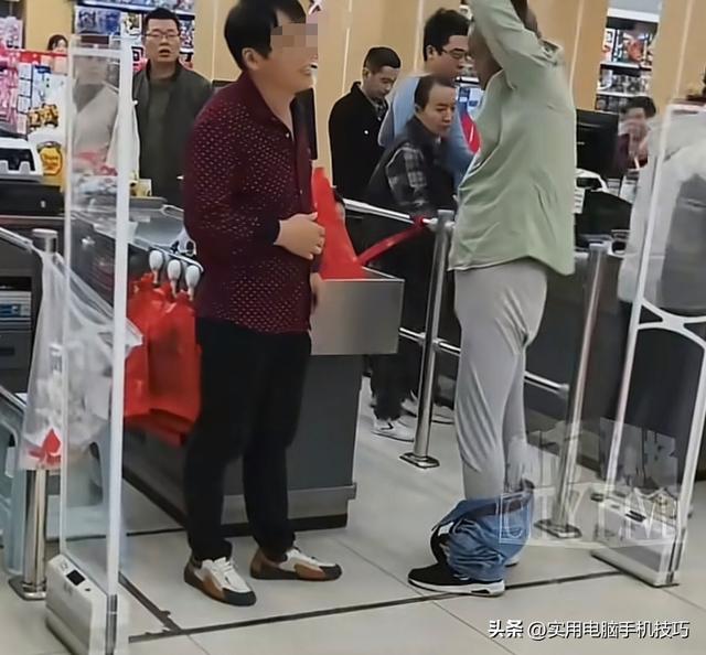 老人脱衣自证后续：超市被扒、道歉并赔偿！原因曝出，网友不买账