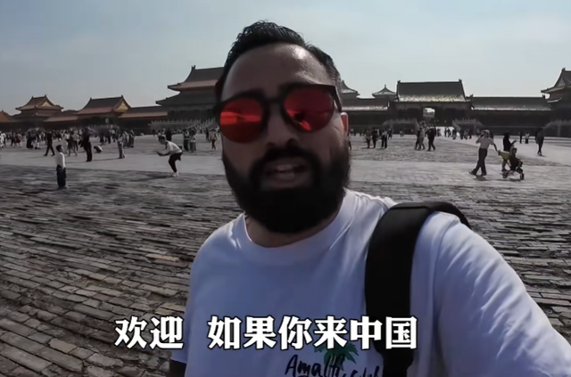 美国博主第一次来中国旅游，一天后直言：中国到处充满“危险”