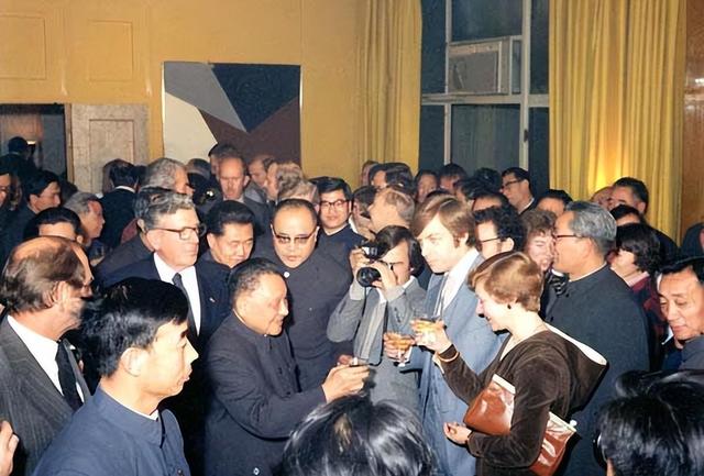 1972年，尼克松不满意毛主席送的4两茶叶，周总理一句话令其感动