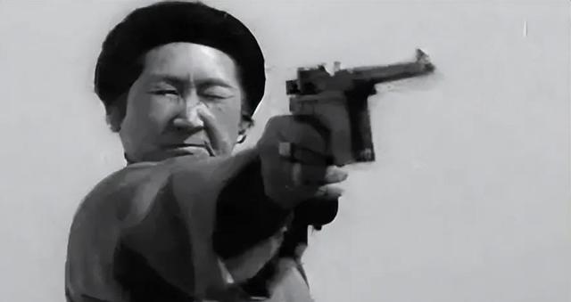 1950年蒋介石姐姐被判死刑，周总理求情无果，原来她有另一个身份