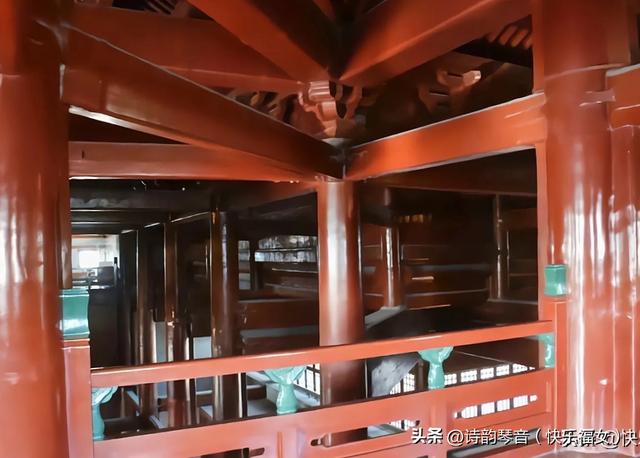 俯仰古今，一眼怀古	，一眼繁华——登明城墙角楼