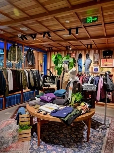 前滩太古里“Let’s Cherish Well璀璨好生活”