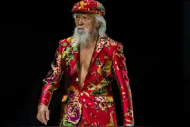 爷爷辈吴彦祖！88岁硬核爷爷惊艳上海时装周！他的人生经历泰裤辣！图片