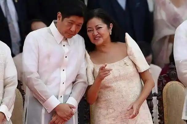 马科斯夫人邀请中方进餐	，数小时后通告全球：中菲联手干了件大事