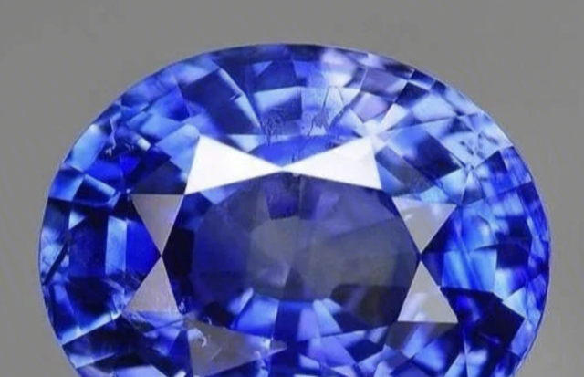 7分钟破卢浮宫7亿安保！9件皇室珠宝被抢，真凶是“粉红豹”？