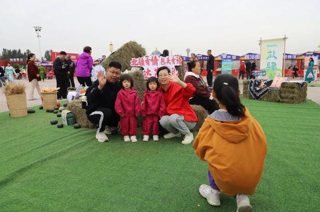 草原盛会走进城市“客厅” 达茂旗城市那达慕带来文旅新体验