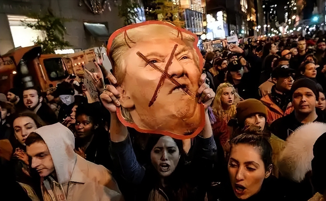 沉默已久的奥巴马，终于忍不下去，对特朗普说了一句大逆不道的话