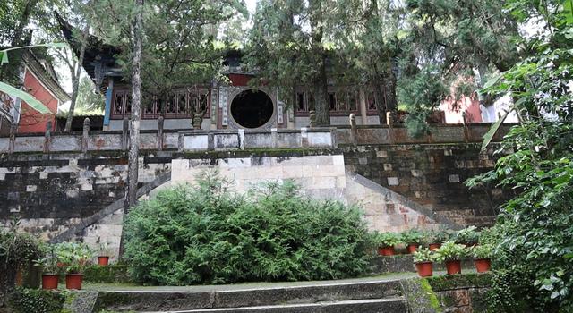 云南宋代千年古寺，建造时地下挖出大量黄金，得名涌金寺