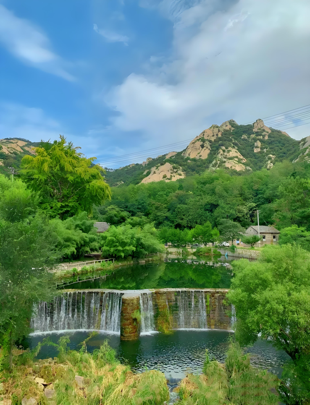 山东被低估的仙山，山峦叠嶂，溪流蜿蜒，被誉为 “江北小九寨”