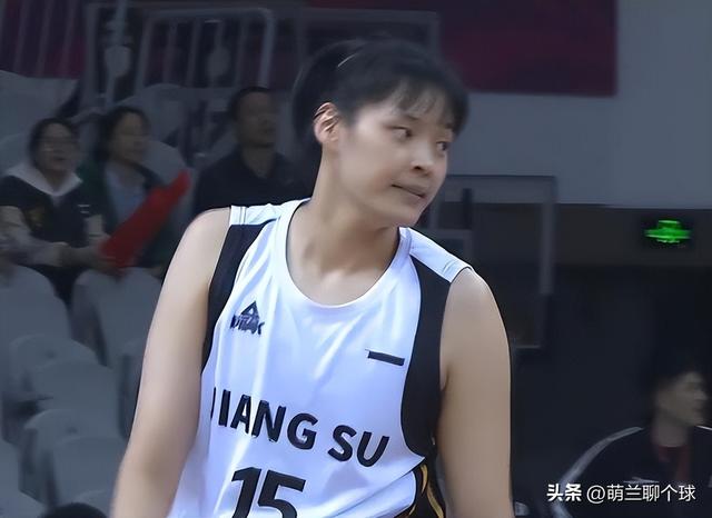 2米强人火力够猛，16投16中，两战砍35分，宫鲁鸣该给她一个机会