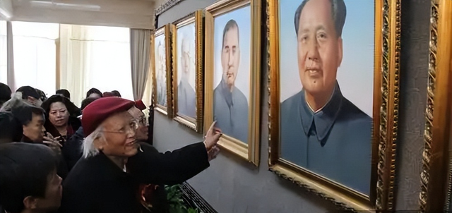 天安门为何不悬挂毛主席的照片，反倒要挂画像？答案令人意想不到