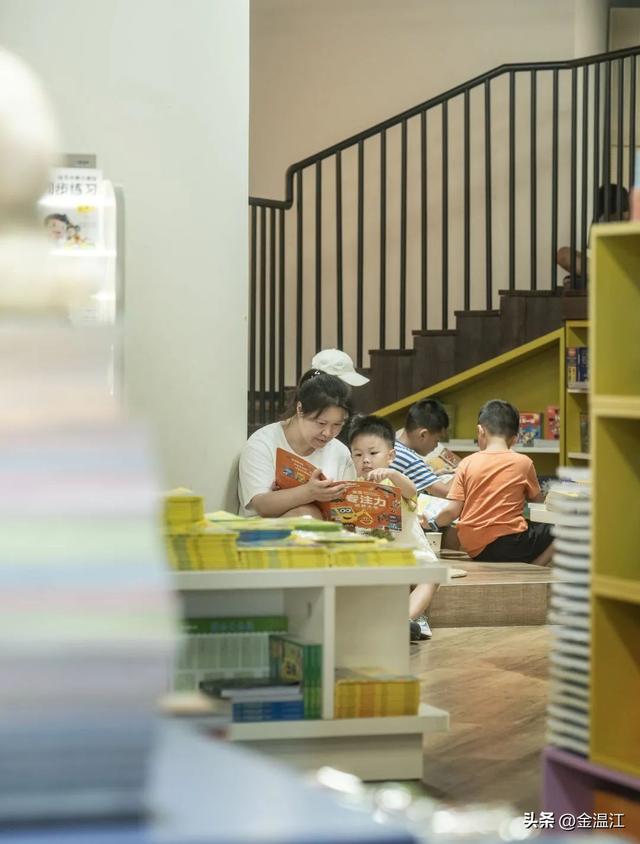 抓住暑假的尾巴！来温江这家书店避暑“充电”吧~