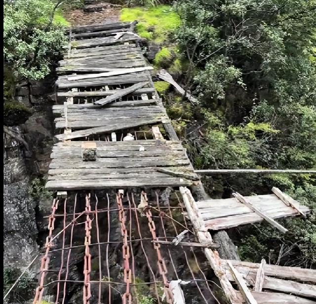 遵义幸运的废弃小庙，规模不大地处险峰，荒废多年却成网红