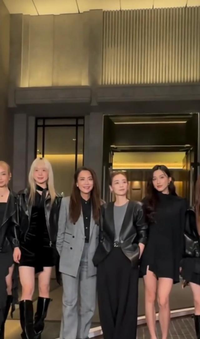 这一夜,傅鹏程成了杨受成的宾客,温碧霞很娇俏,吕良伟夫妻恩爱