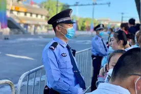 辅警月薪3000和工厂工资6000，哪一个更好？10年老辅警：辅警图片
