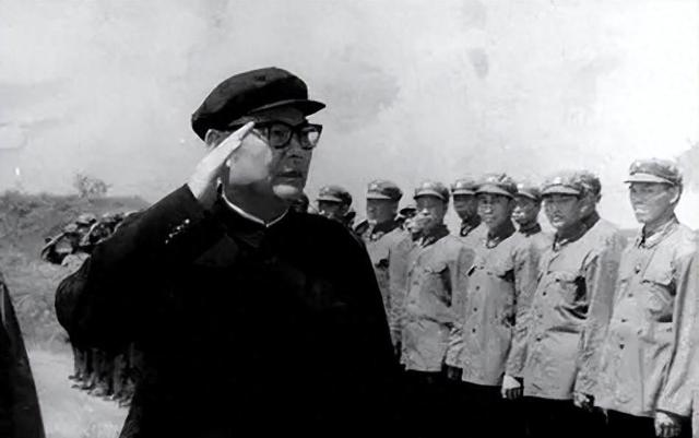 毛主席临终前为何拿掉叶剑英军权？众人不解，多年后才知主席苦心